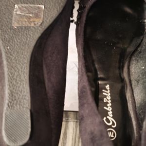Gabrielle low heel.